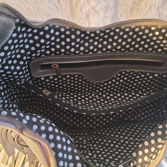 NWOT - SILVER, EXPANDABLE HANDBAG WITH FRINGE - Picture 13 of 15